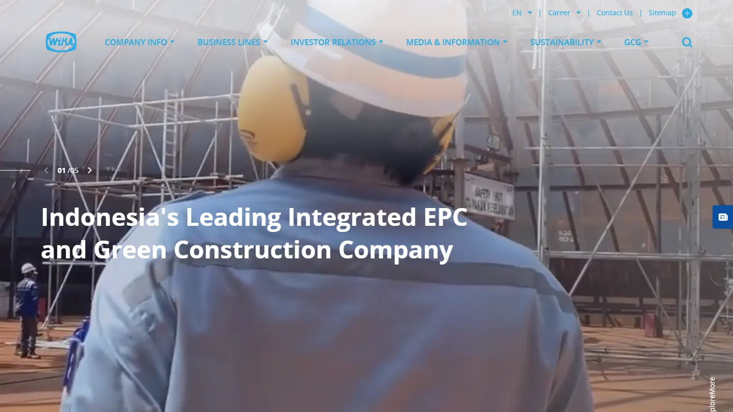 Tangkapan layar beranda wika.co.id versi bahasa Inggris: logo WIKA, menu Company Info, Business Lines, Investor Relations, Media and Information, Sustainability, GCG, serta judul Indonesia's Leading Integrated EPC and Green Construction Company di atas video pekerja berhelm proyek