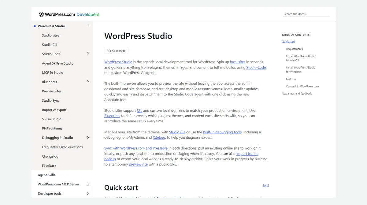 Tangkapan layar halaman dokumentasi WordPress Studio di developer.wordpress.com: menu samping berisi Studio sites, Studio CLI, Studio Code, Blueprints, Preview Sites, Studio Sync, Import and export, SSL in Studio, PHP runtimes, Debugging in Studio, dan paragraf pembuka tentang browser bawaan, SSL, domain lokal, Blueprints, alat debug phpMyAdmin dan Xdebug, serta sinkronisasi dengan WordPress.com dan Pressable