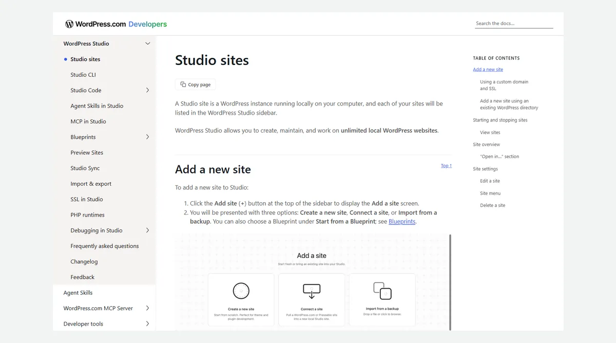 Tangkapan layar halaman dokumentasi Studio sites: penjelasan bahwa situs Studio adalah instance WordPress yang berjalan lokal, bagian Add a new site berisi langkah klik tombol Add site dan tiga pilihan Create a new site, Connect a site, Import from a backup, serta gambar layar Add a site dengan tiga kartu pilihan